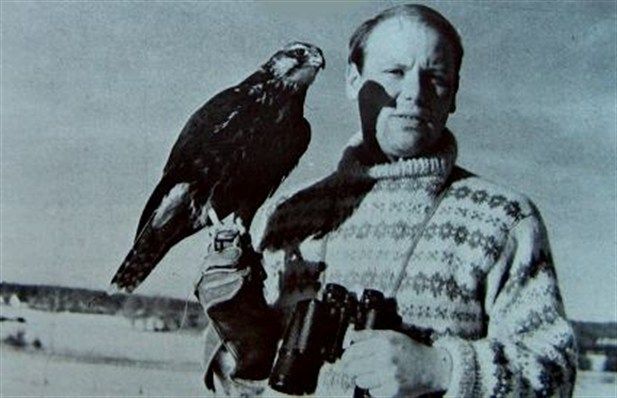 Frank Wenzel mit Falke (Archivfoto)